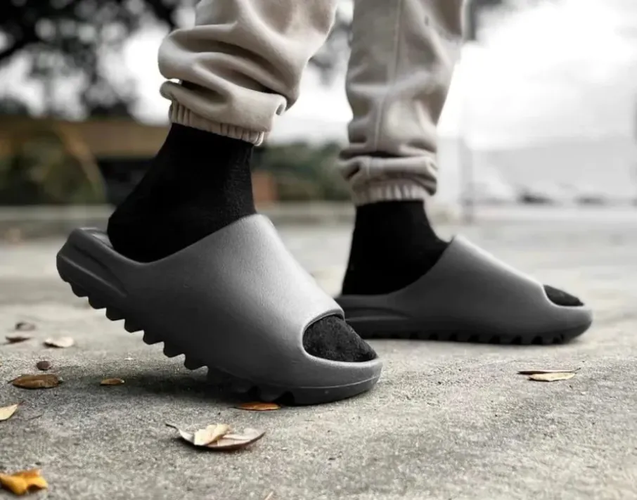 Klapki Adidas Yeezy Slide Onyx HQ6448 Czarne r. 39