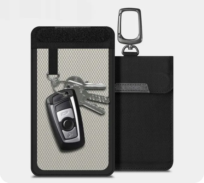 spigen-pokrowiec-na-klucze-kod-producenta-8809811854022