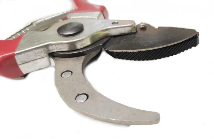 sekator-ogrodowy-21-cm-stan-nowy-zasilanie-inne