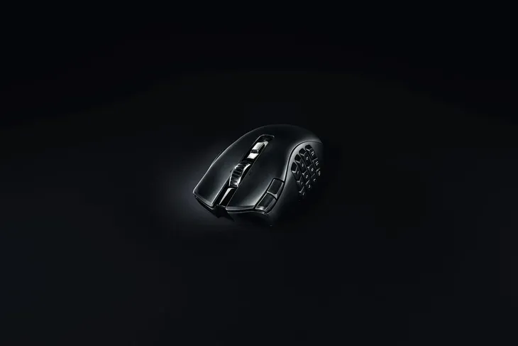 razer-naga-v2-hyperspeed-ergonomiczna-sensor-optyczny