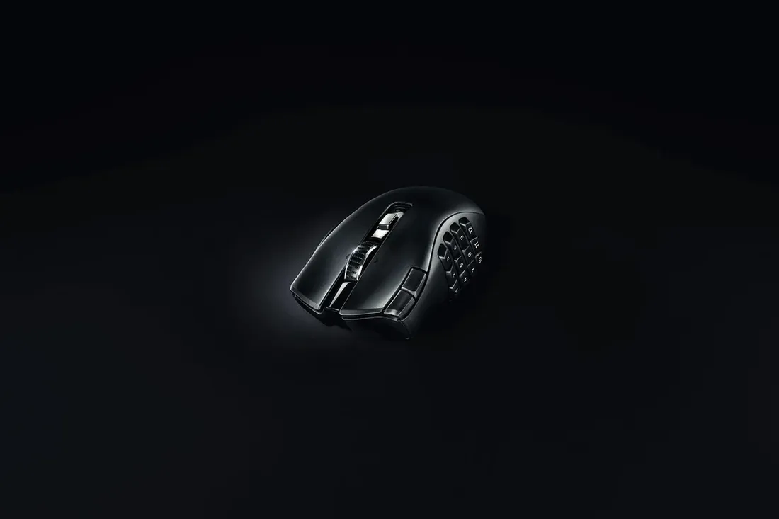 razer-naga-v2-hyperspeed-ergonomiczna