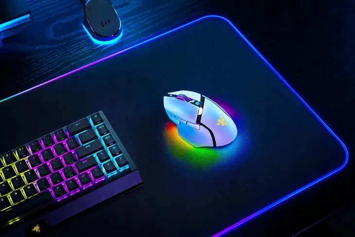 mysz-razer-basilisk-v3-pro-interfejs-bluetooth-kolor-bialy