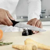 fiskars-ostrzalka-roll-sharp-essential-kod-producenta-1001482