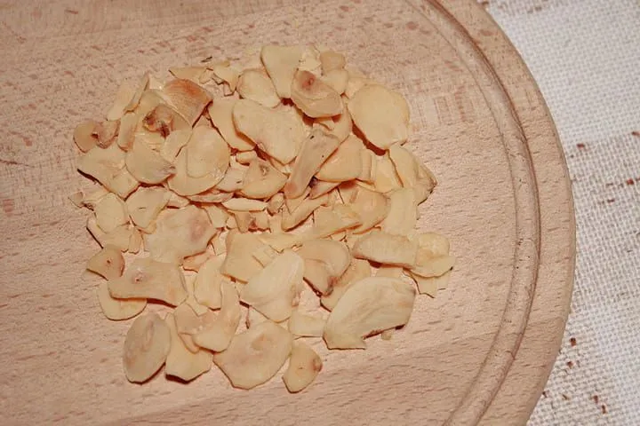 becla-czosnek-platki-25g-stan-nowy