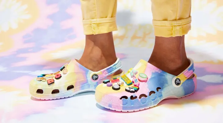 przypinki-crocs-jibbitz-do-butow-hello-kitty-5pc-kolekcja-jibbitz-new