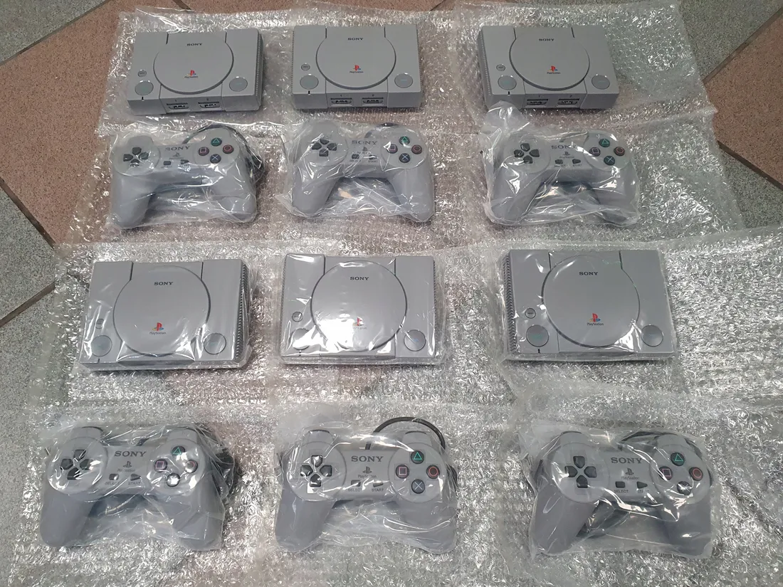 KONSOLA SONY PLAYSTATION CLASSIC MINI + 1 PAD – 152645625 - ERLI.pl