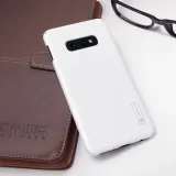 nillkin-frosted-shield-sony-e4-black-stan-nowy