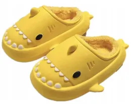 kapcie-rekiny-dzieciece-laczki-cieple-shark-27-28
