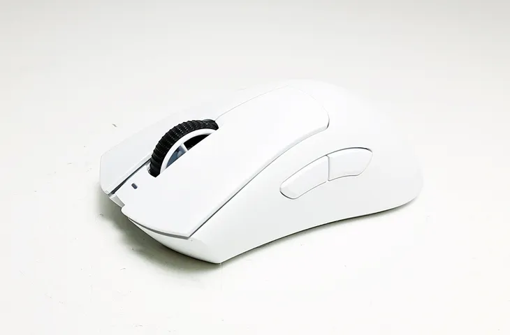 razer-deathadder-v3-pro-white-kolor-bialy