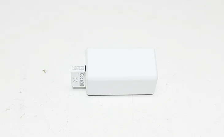 razer-deathadder-v3-pro-white-profil-myszy-praworeczna