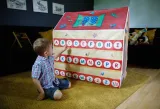 montessori-dom-zabaw-material-karton-papier-plastik