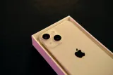 apple-iphone-13-256gb-ladowarka-kabel-lightning-model-telefonu-iphone-13