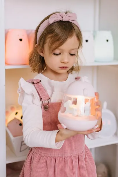 kurczaczek-lampka-z-pozytywka-rozowa