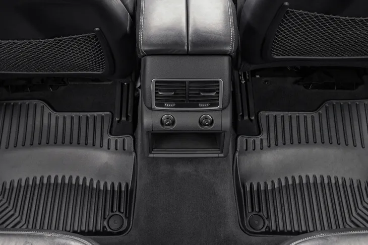 dywaniki-samochodowe-77-kpl-stan-nowy-waga-z-opakowaniem-4-kg