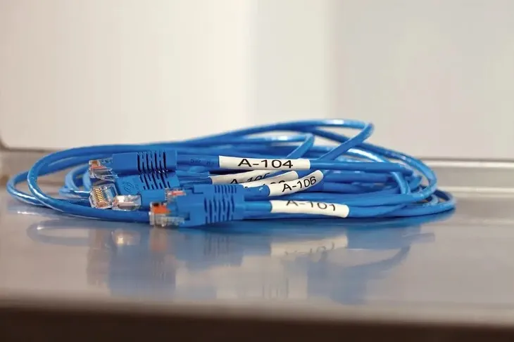 dymo-przemyslowe-winylowe-rodzaj-na-tasmie-dlugosc-etykiety-5-mm