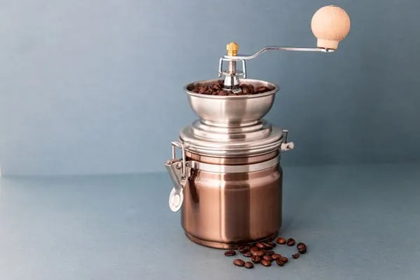 la-cafetiere-miedziany-mlynek-do-kawy