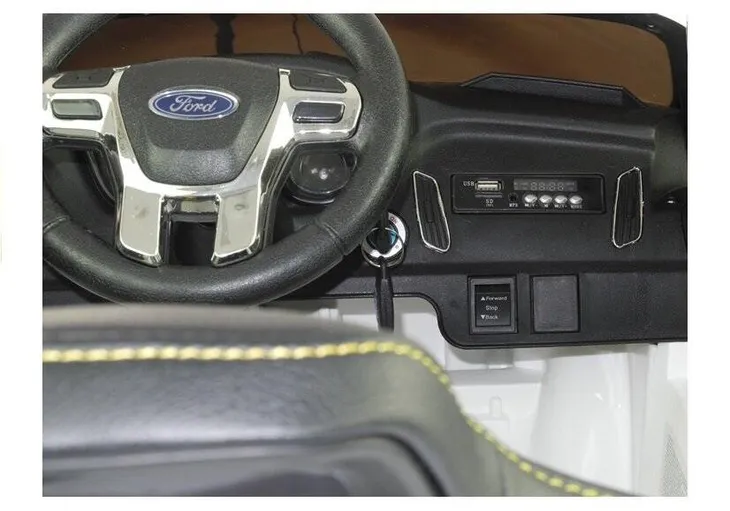 auto-na-akumulator-ford-focus-rs-biale