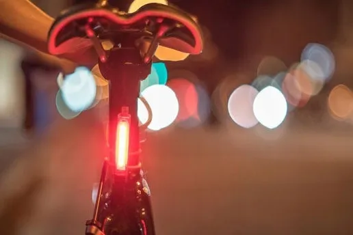 knog-lampka-tyl-plus-czarna-certyfikat-ce