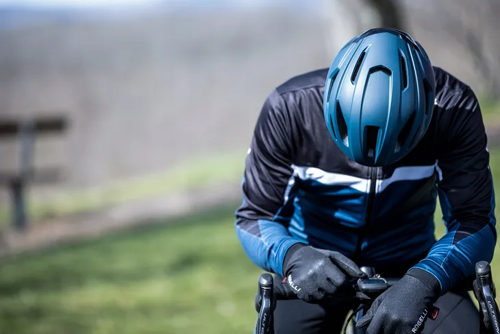 rogelli-cuora-kask-rowerowy-niebieski-model-cuora