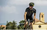 rogelli-explore-meska-koszulka-rowerowa-cechy-dodatkowe-kieszen-na-plecach-stojka-wydluzony-tyl