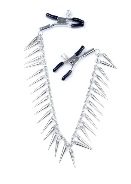 zaciski-na-sutki-lancuszek-z-kolcami-bdsm-bondage