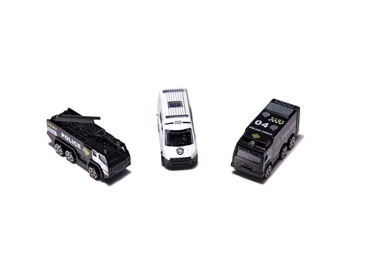 transporter-samolot-3-auta-policja-plec-brak-informacji