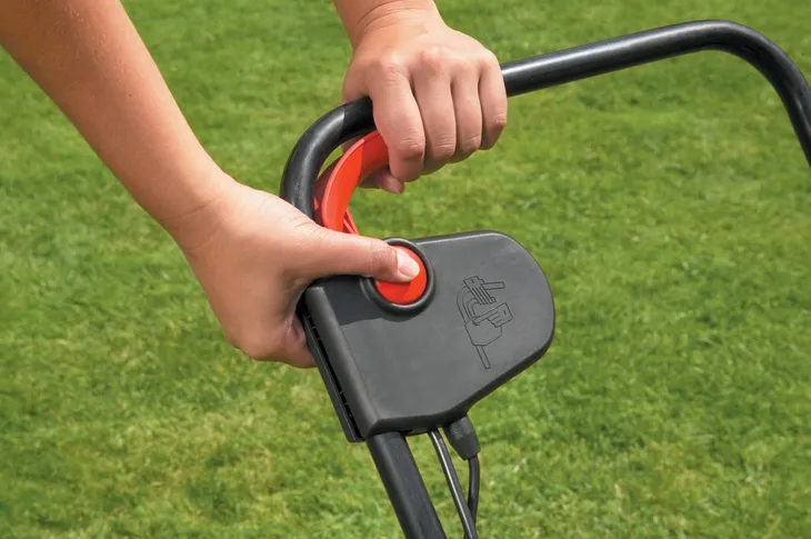 black-decker-wertykulator-600w-gd300-waga-z-opakowaniem-8-99-kg