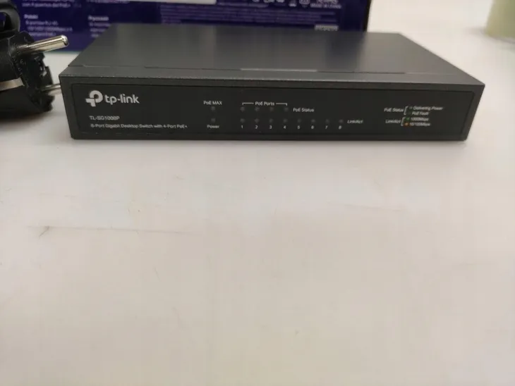 switch-tp-link-tl-sg1008p-8-portow-waga-z-opakowaniem-1-18-kg-certyfikat-ce