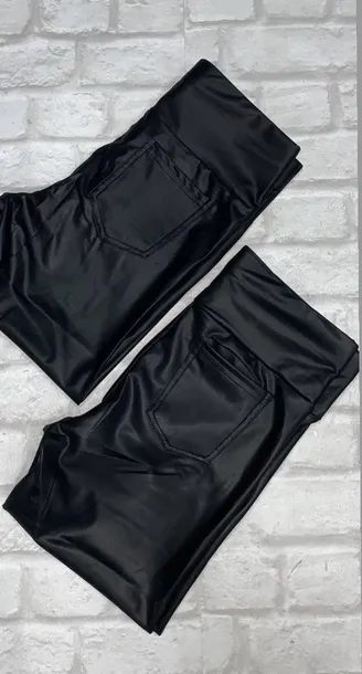 legginsy-z-wyzszym-stanem-z-ekoskory-czarny-stan-nowy