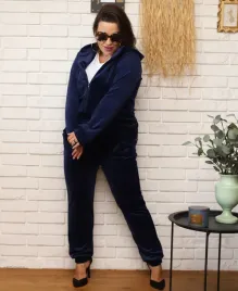 welurowy-komplet-dresowy-plus-size-z-kapturem-granatowy