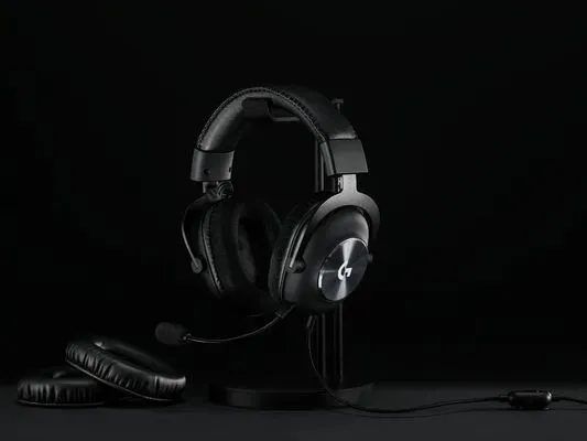 sluchawki-logitech-g-pro-x-konstrukcja-zamknieta
