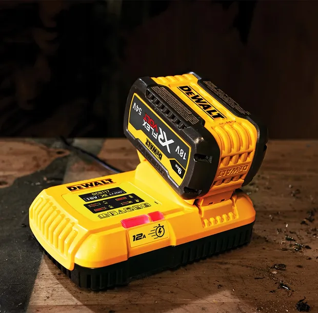 dewalt-ladowarka-dcb117-xr-12a-stan-nowy-certyfikat-ce