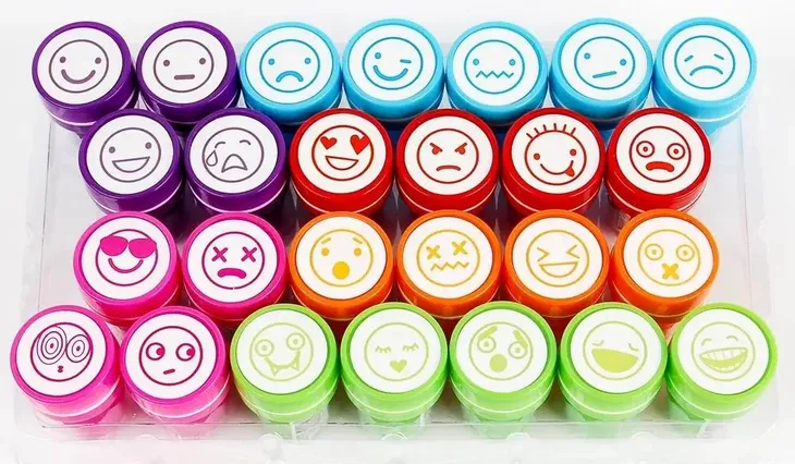 pieczatki-buzki-fiorello-material-plastik