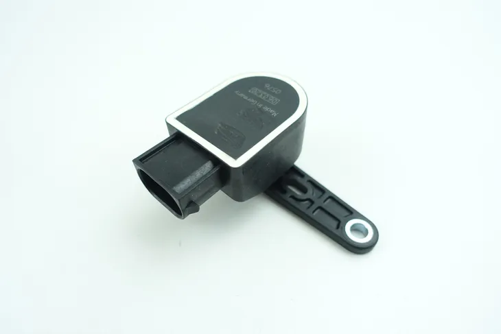 czujnik-reg-swiatel-audi-a8-d3-3-0-03-jakosc-czesci-zgodnie-z-gvo-q-oryginal-z-logo-producenta-czesci-oem-oes