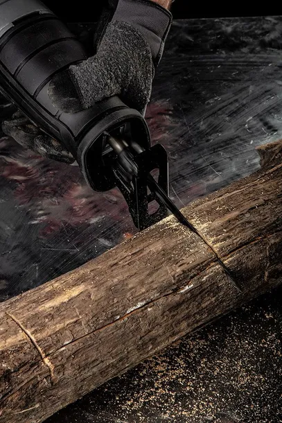 pilarka-szablowa-710w-waga-urzadzenia-2-45-kg