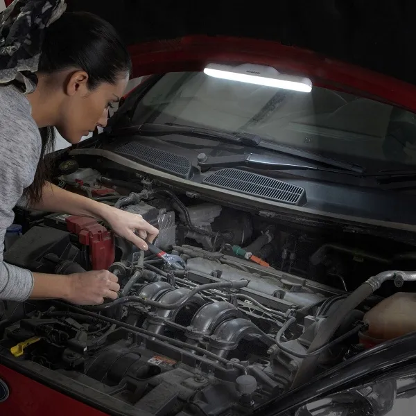 magnetyczna-lampa-led-lamal-z-akumulatorem-2w1-zasilanie-akumulatorowe