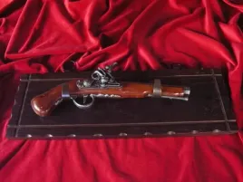 pistolet-skalkowy-wraz-z-drewniana-zawieszka-k1094-53