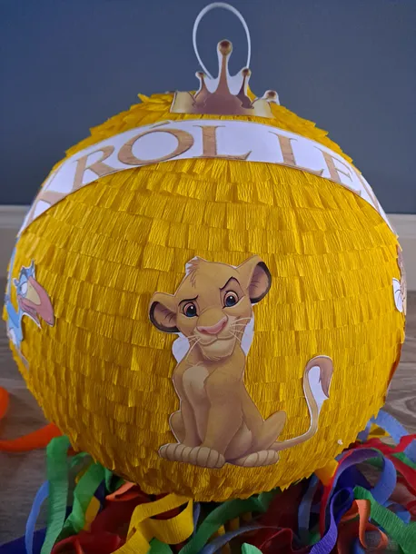 piniata-urodzinowa-duza-88-cm-krol-lew-kij-gratis-konfetti-wysokosc-produktu-40-cm