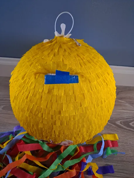 piniata-urodzinowa-duza-88-cm-krol-lew-kij-gratis-konfetti-waga-z-opakowaniem-2-5-kg