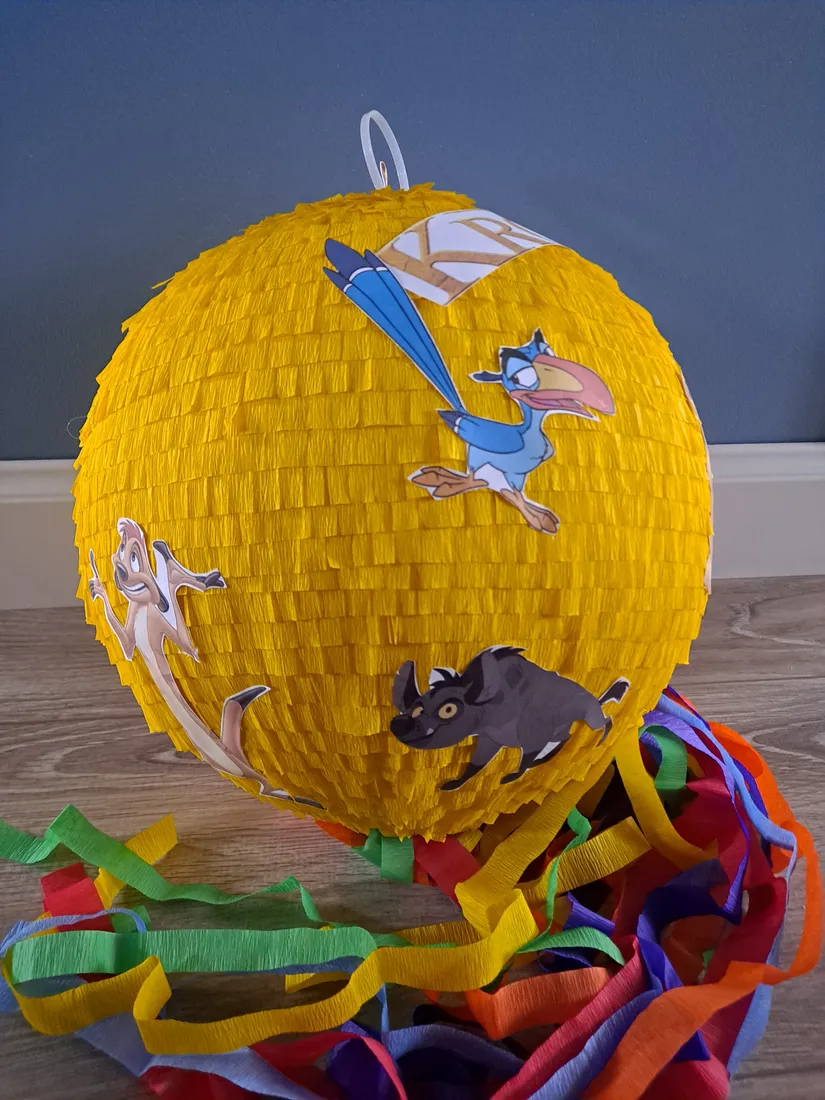 piniata-urodzinowa-duza-88-cm-krol-lew-kij-gratis-konfetti