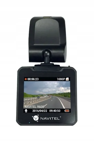 wideorejestrator-navitel-r600-fullhd-zasilanie-gniazdo-zapalniczki-samochodowej