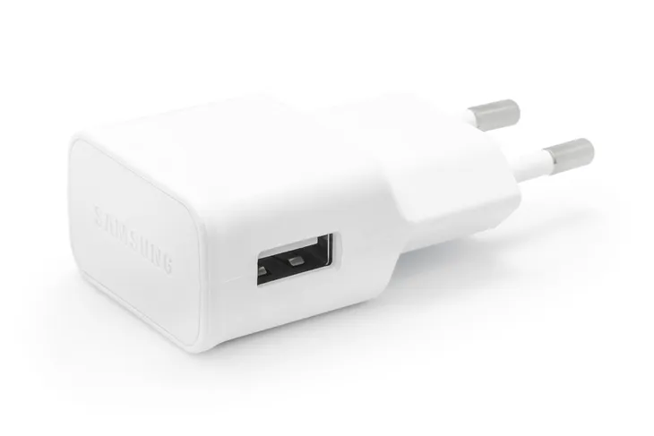 oryginalna-ladowarka-samsung-eta-u90ewe-u90ebe-2a-kolor-bialy
