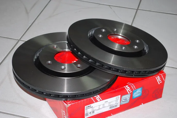 trw-tarcza-hamulcowa-df4183-rodzaj-tarcz-wentylowane