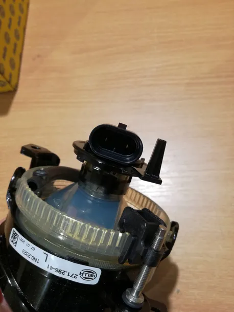 reflektor-pmg-l-hb4-vw-up-121-122-bl1-bl2-e-up-13-hella-1n0-271-29-waga-z-opakowaniem-2-kg