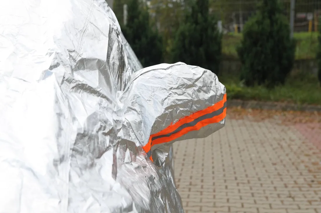 plandeka-pokrowiec-na-samochod-suv-van-