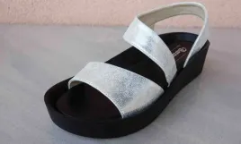 skorzane-sandaly-damskie-koturn-4-cm-srebro-37