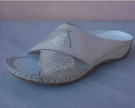 skorzane-klapki-damskie-koturn-35-cm-srebro-39