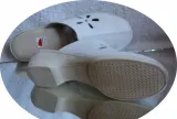 skorzane-biale-klapki-tegosc-h-37-stan-nowy