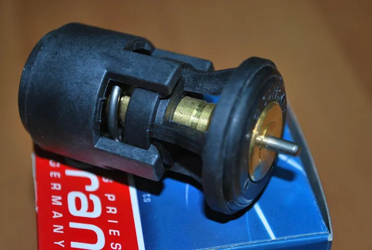termostat-vw-87c-14-15-topran-100-616-jakosc-czesci-zgodnie-z-gvo-q-oryginal-z-logo-producenta-czesci-oem-oes
