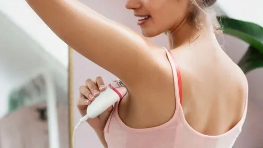 depilator-philips-satinelle-essential-akcesoria-zalaczone-wyposazenie-nakladka-masujaca-nasadka-do-miejsc-delikatnych-szczoteczka-do-czyszczenia